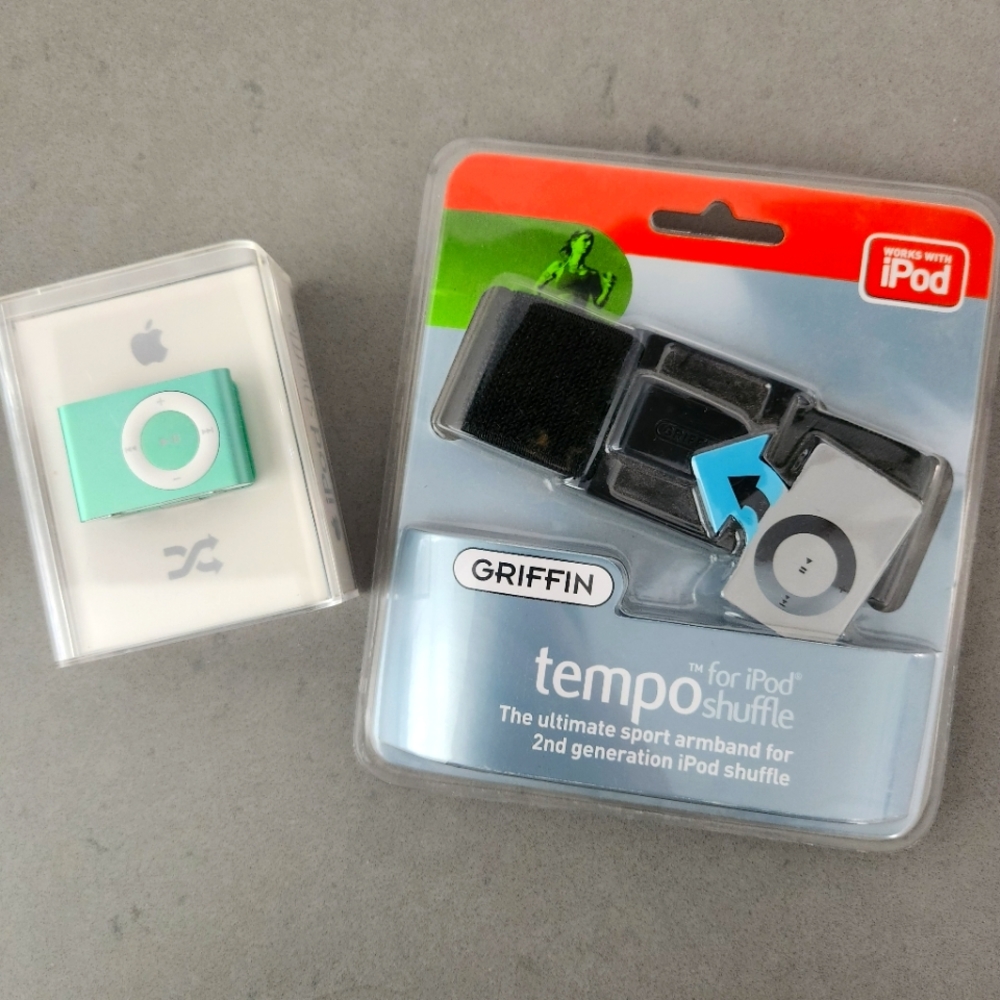 Apple 2nd Generation Genuine Apple  iPod Shuffle 1GB A1204 MB229LL/A Rare
